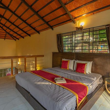 Hotel Q Swarga Retreat à Attigundi Extérieur photo