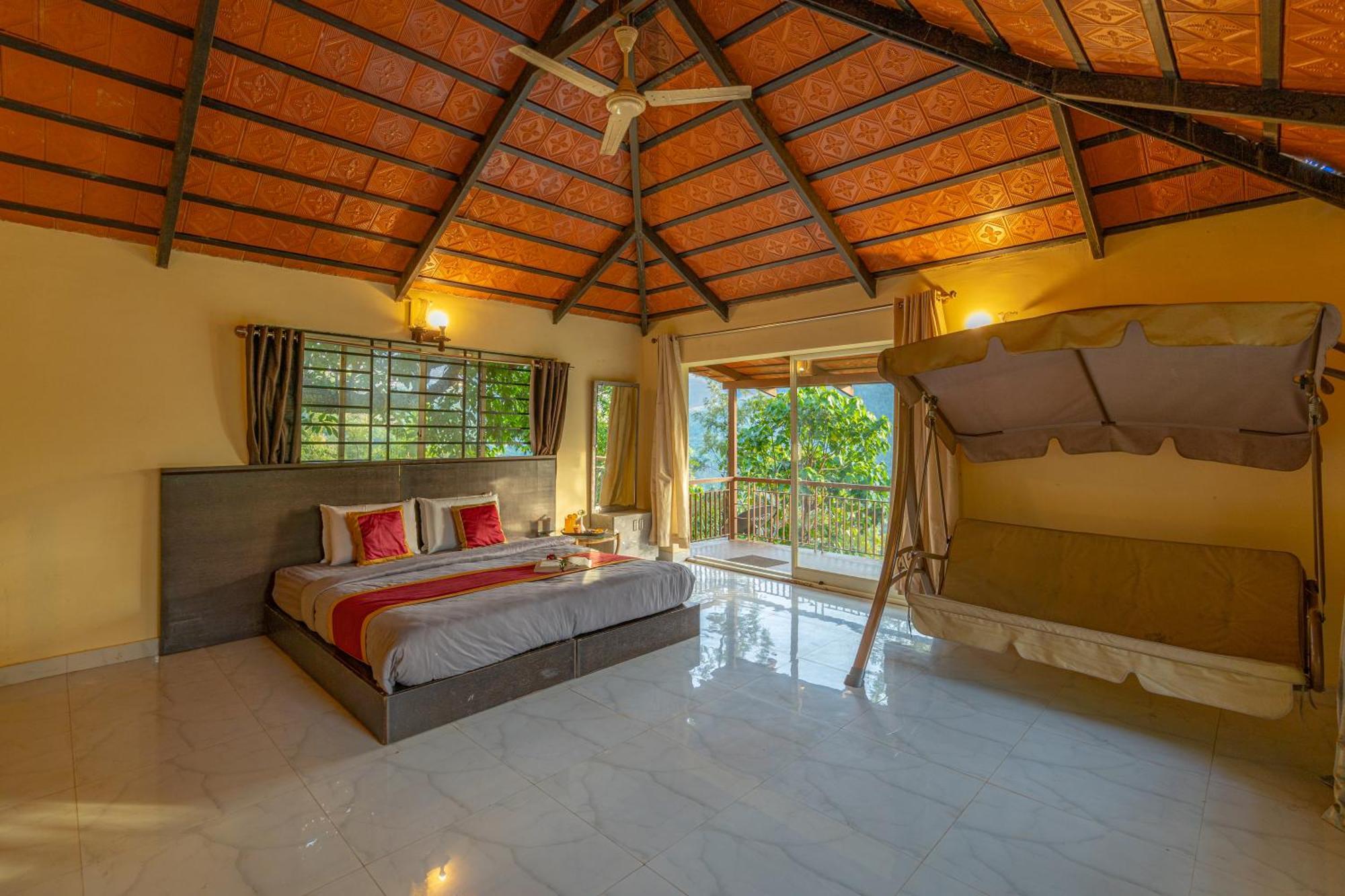 Hotel Q Swarga Retreat à Attigundi Extérieur photo