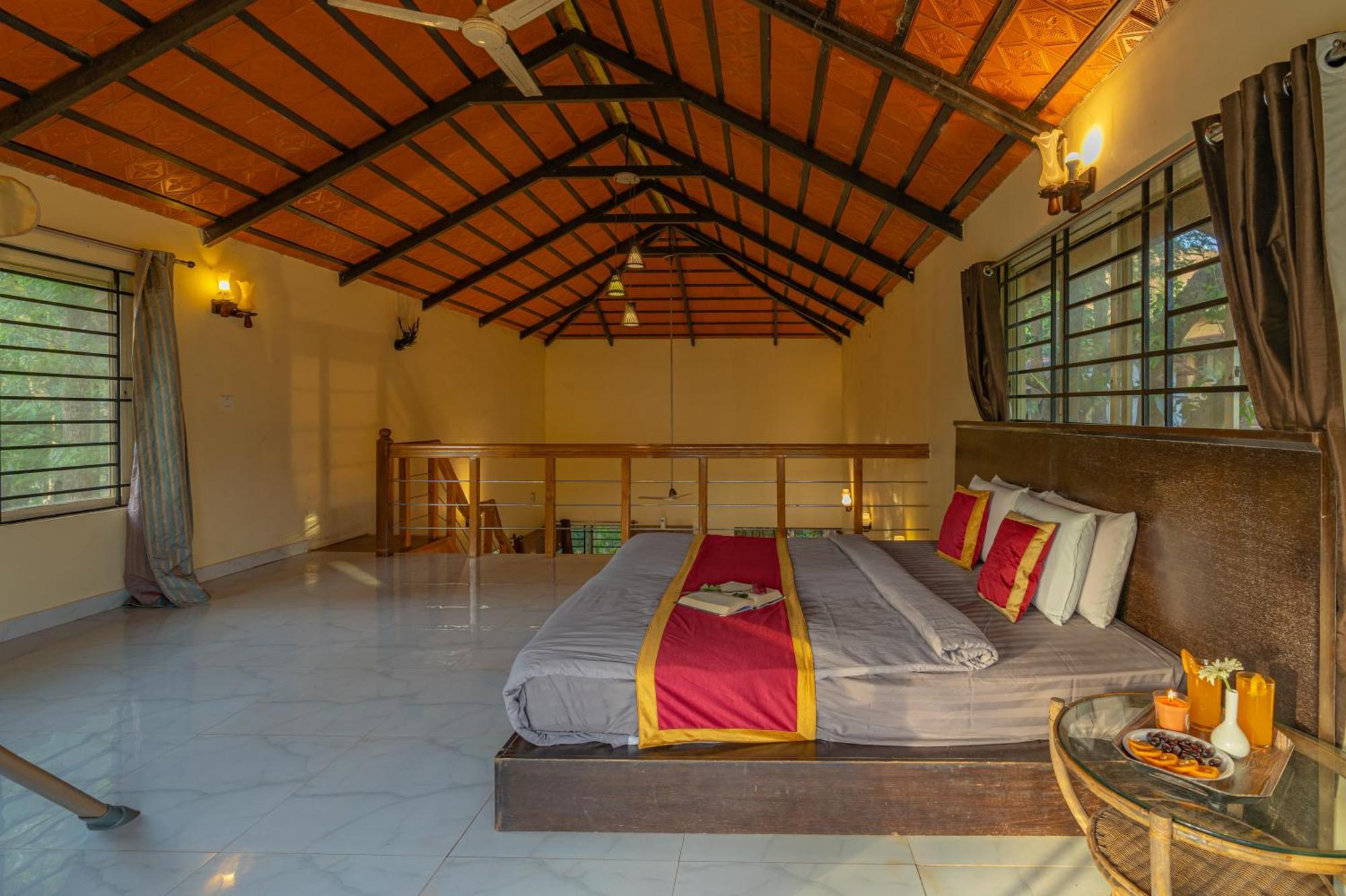 Hotel Q Swarga Retreat à Attigundi Extérieur photo