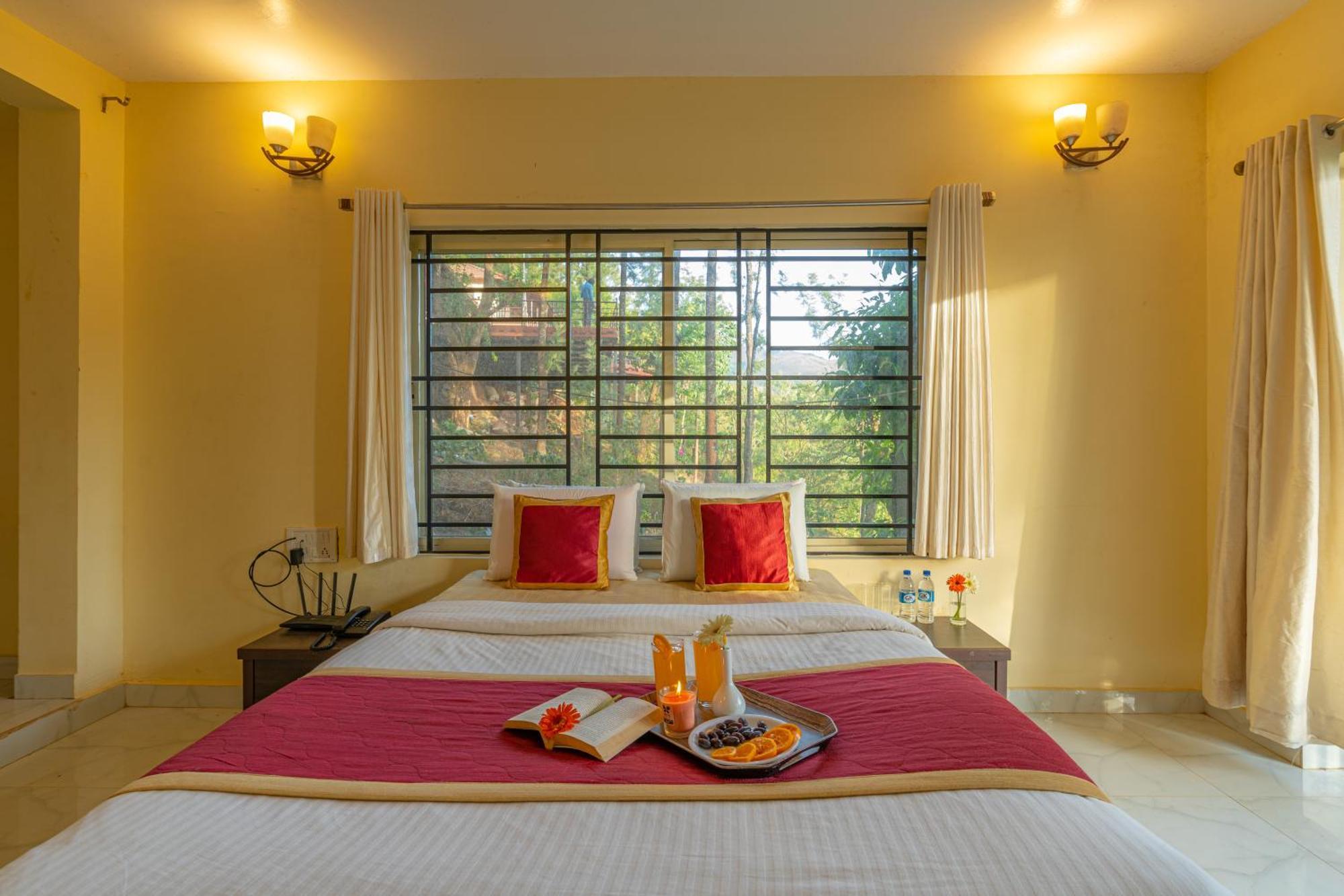 Hotel Q Swarga Retreat à Attigundi Extérieur photo